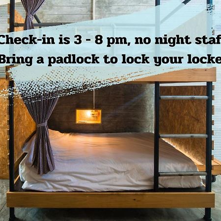 Chillhub Hostel Phuket 邦涛海滩 外观 照片